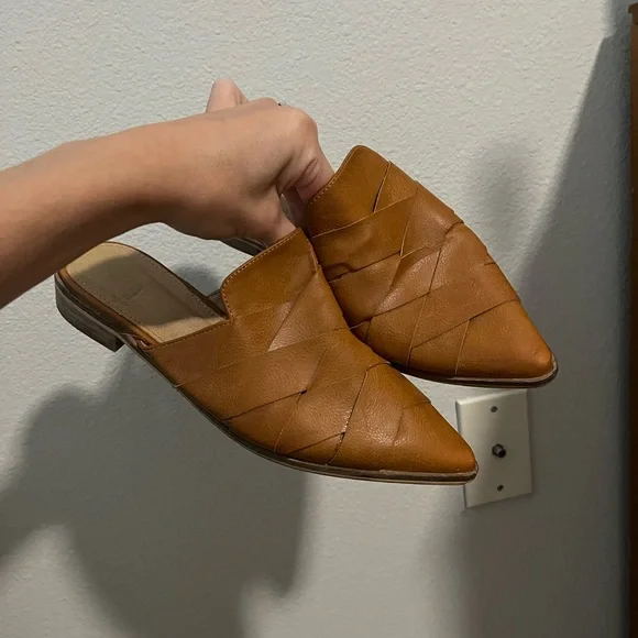 SOLD BEAST FASHION woven mules in cognac - Picture 2 of 8